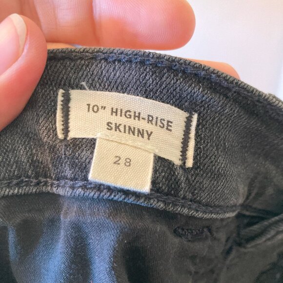 Madewell 10" High-Rise Skinny Jeans in Berkeley Black: Button-Through Edition 28 - Picture 4 of 12